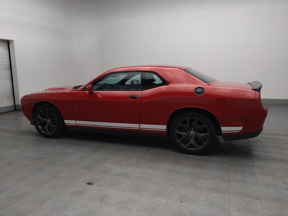 Used 2017 Dodge Challenger SXT image 3