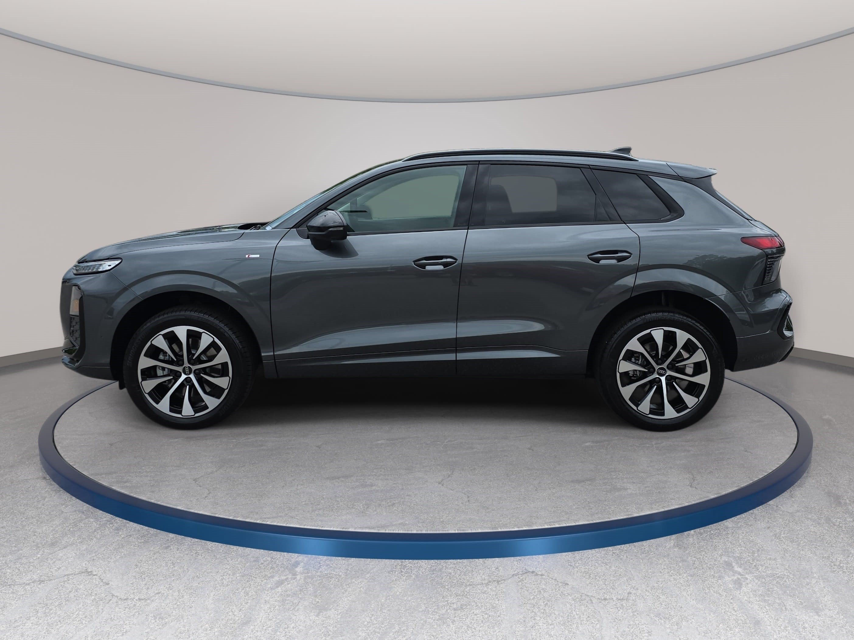 New 2026 Audi Q3 quattro 2.0T AWD/4WD image 8