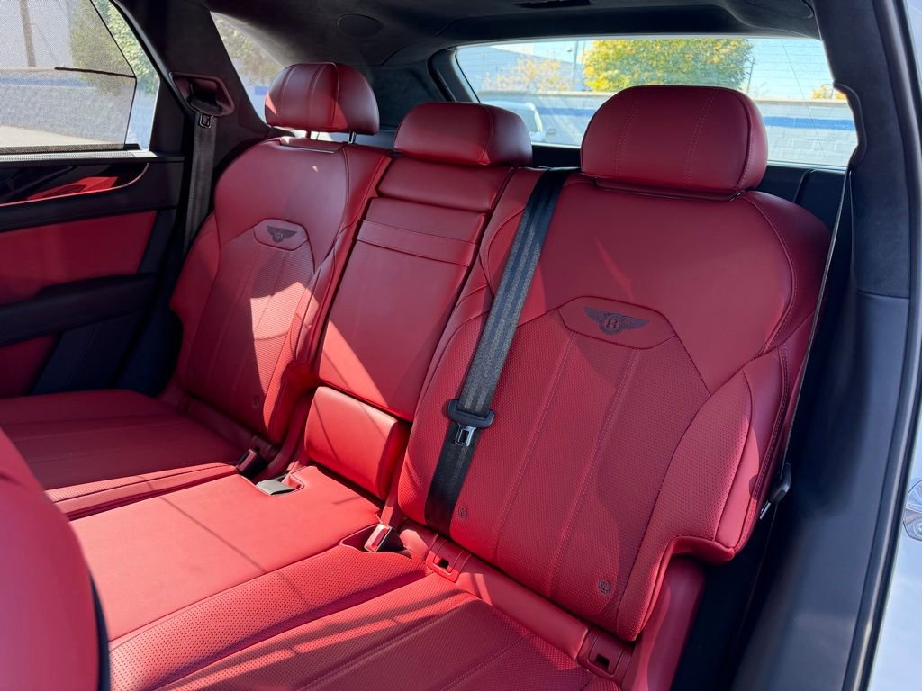 Used 2023 Bentley Bentayga image 12