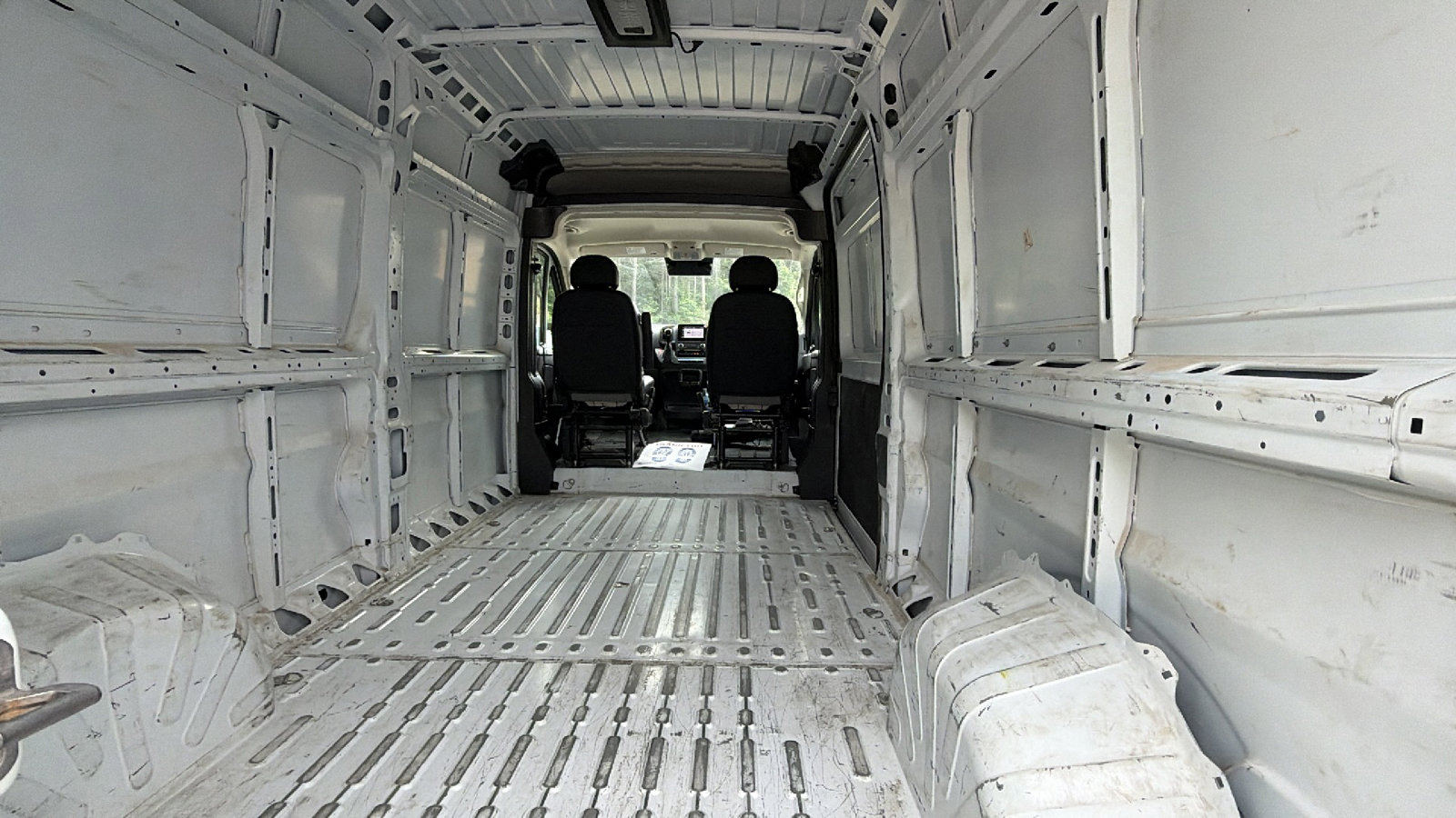 Used 2024 RAM ProMaster 2500 w/ Convenience Group FWD image 13