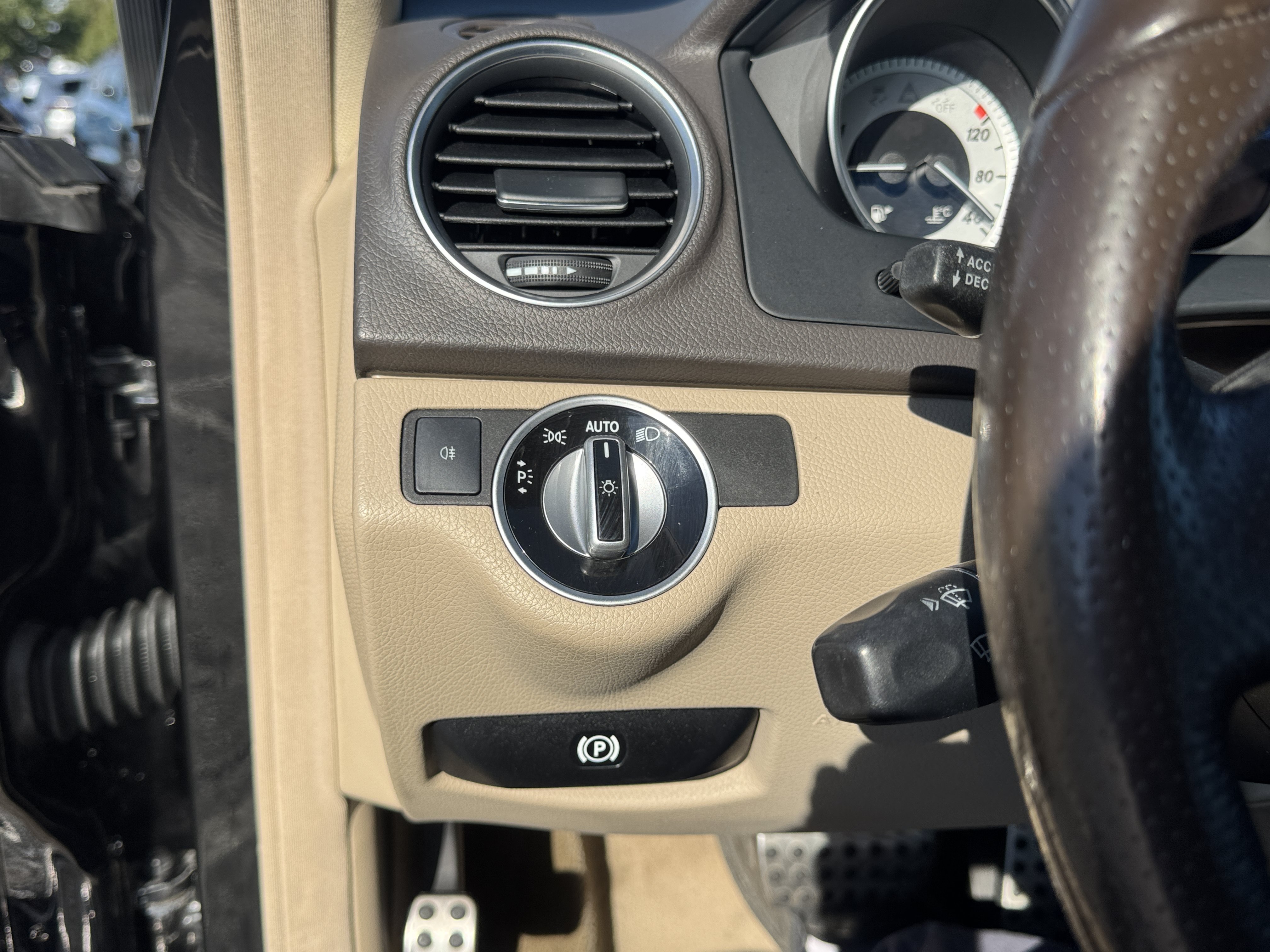 Used 2012 Mercedes-Benz C 300 4MATIC Sedan image 16