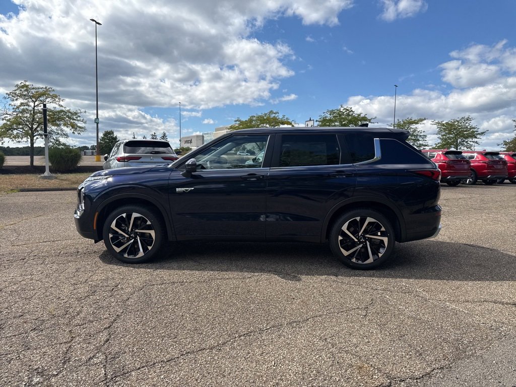 New 2025 Mitsubishi Outlander SE image 14