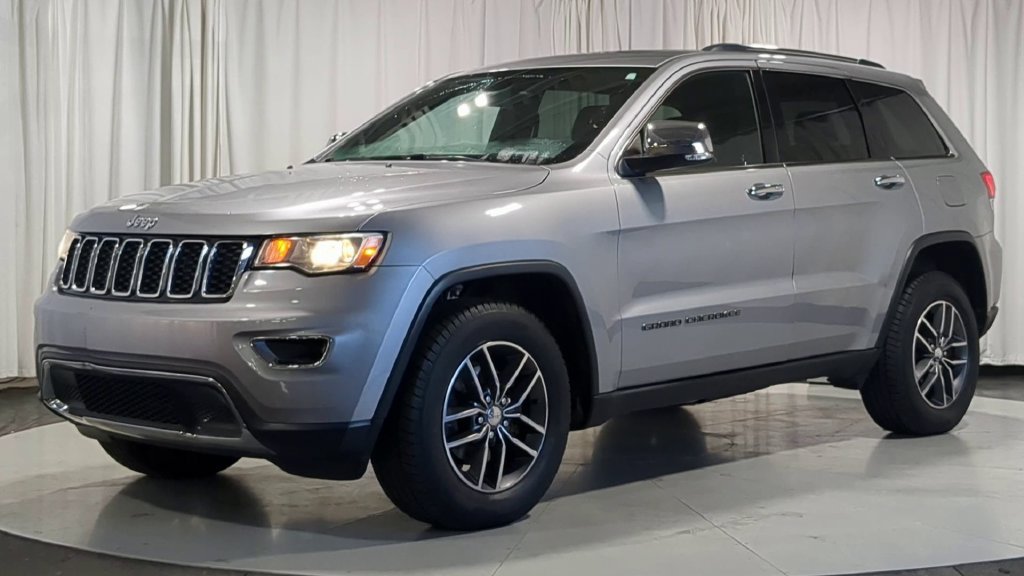 Used 2017 Jeep Grand Cherokee Limited AWD/4WD image 5