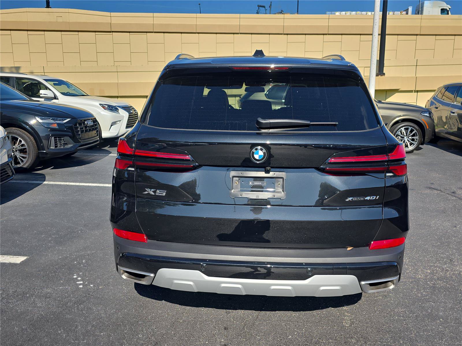 Used 2025 BMW X5 xDrive40i w/ Climate Comfort Package AWD/4WD image 3