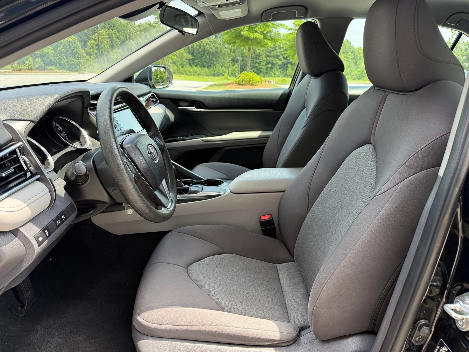 Used 2018 Toyota Camry LE FWD image 33