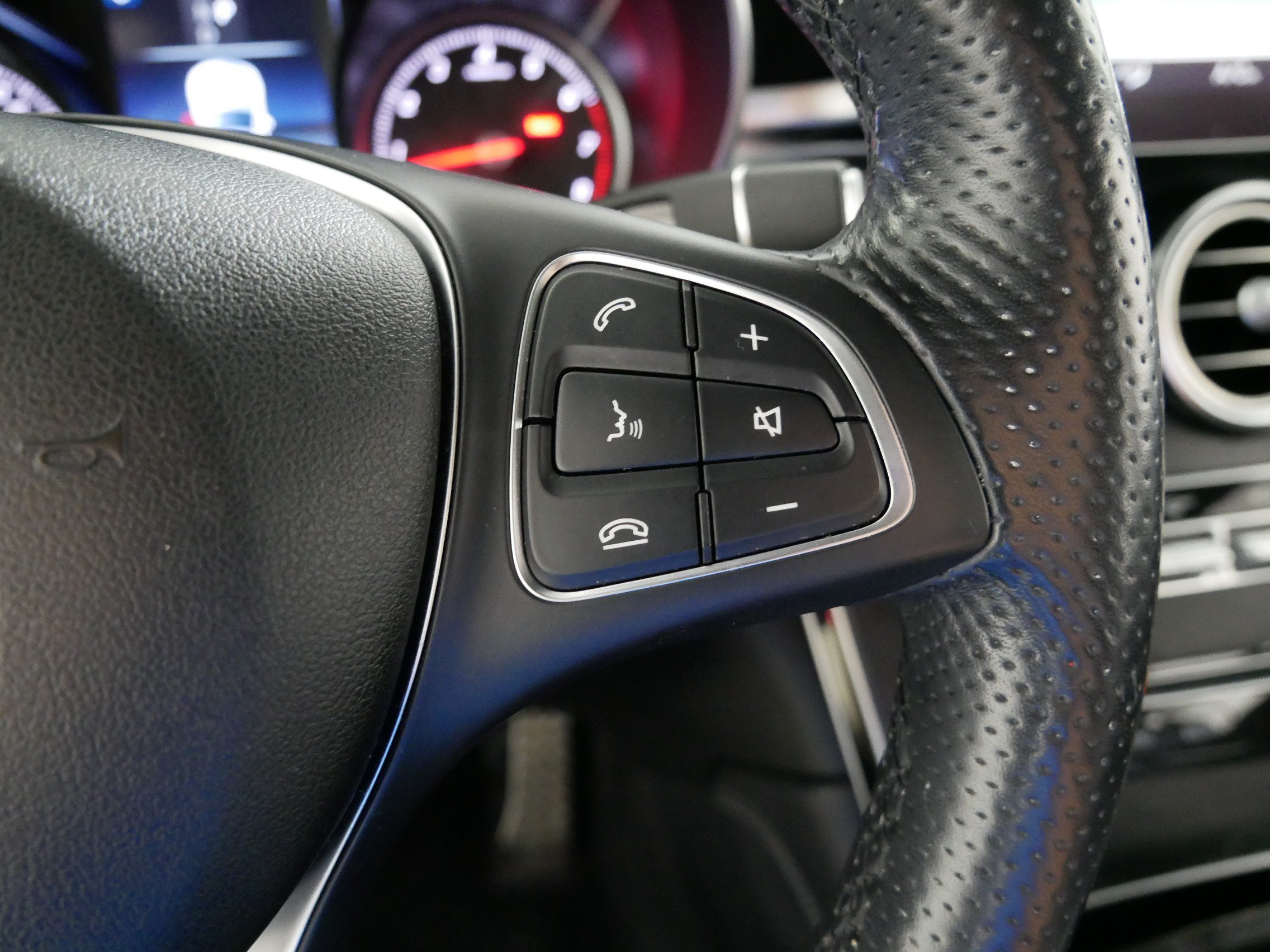 Used 2018 Mercedes-Benz GLC 300 4MATIC image 28