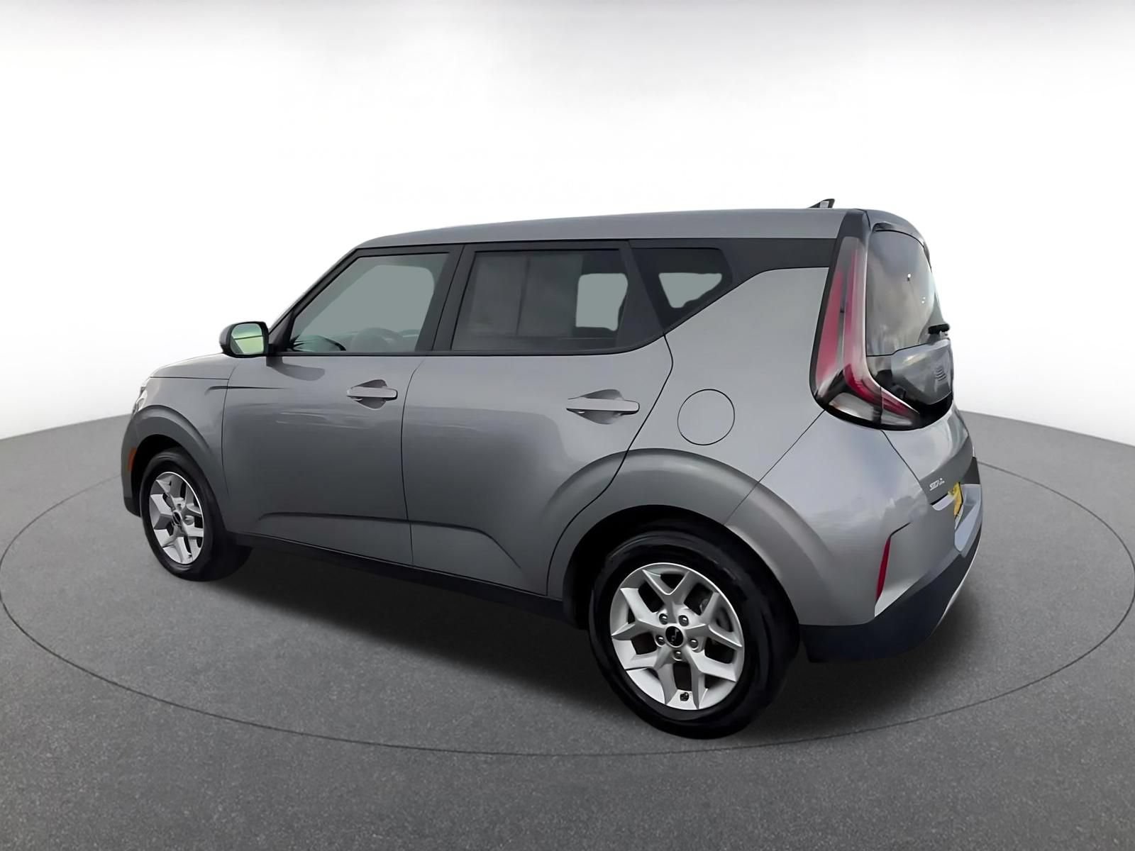 Used 2025 Kia Soul LX w/ LX Technology Package FWD image 9