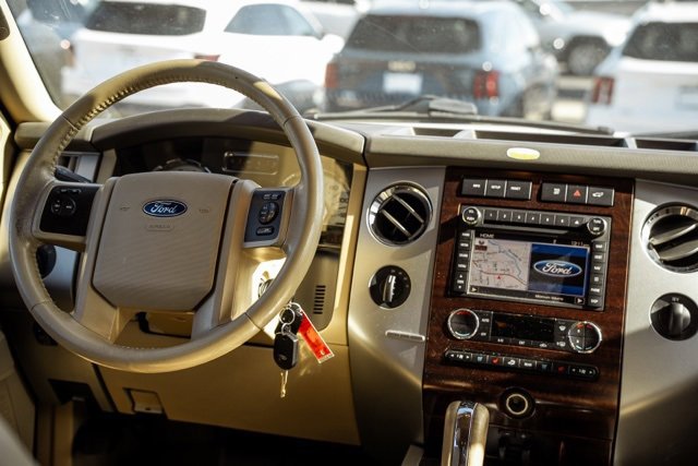 Used 2013 Ford Expedition XLT image 14
