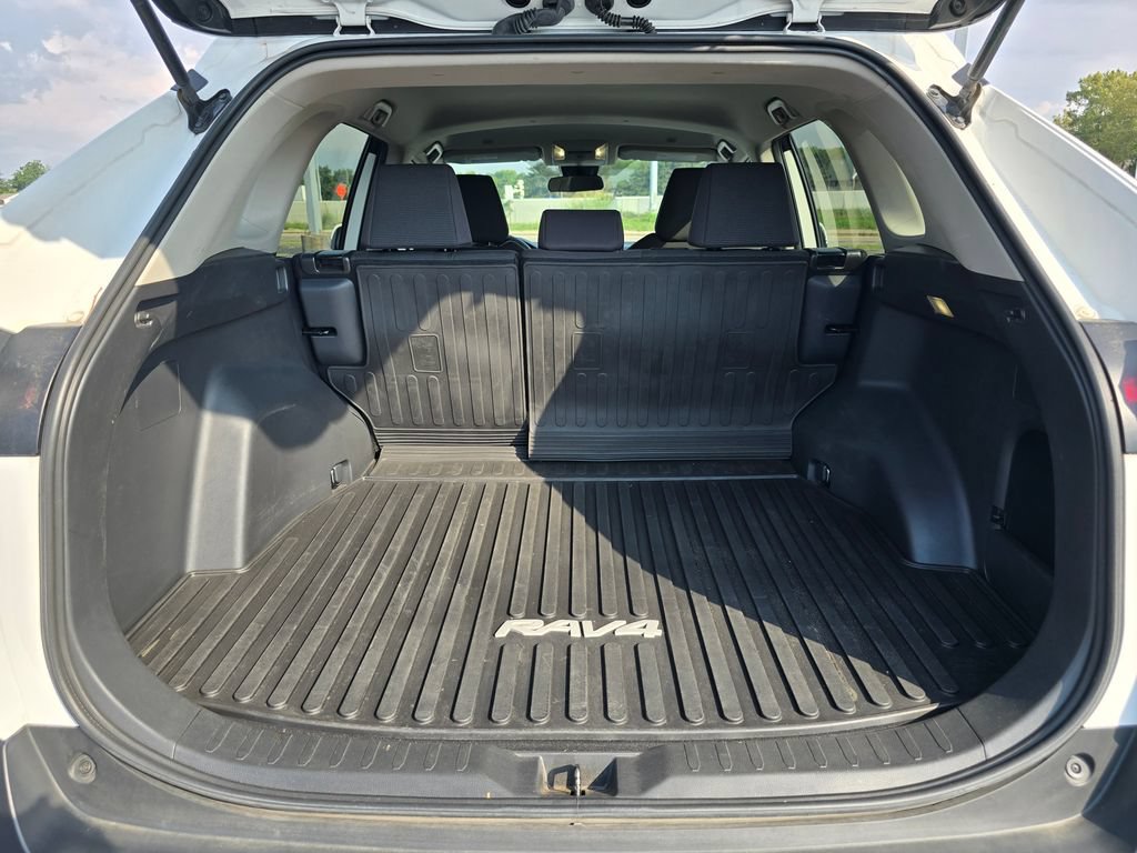 Certified 2024 Toyota RAV4 LE AWD/4WD image 18