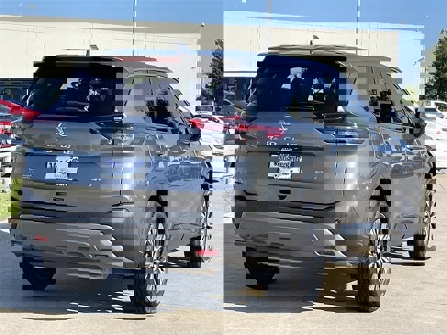 Used 2023 Nissan Rogue SV image 4
