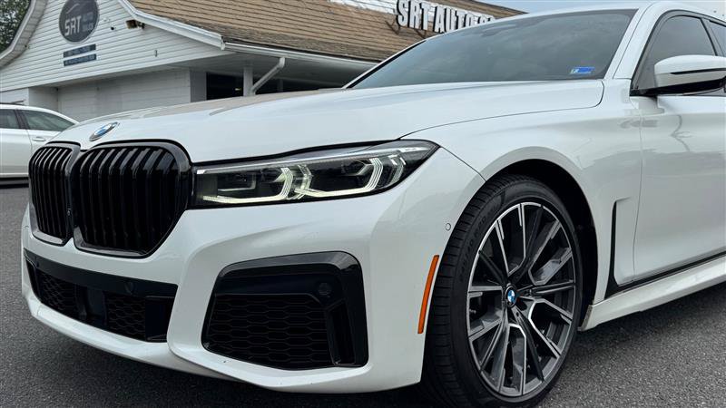 Used 2022 BMW 740i w/ M Sport Package RWD image 11