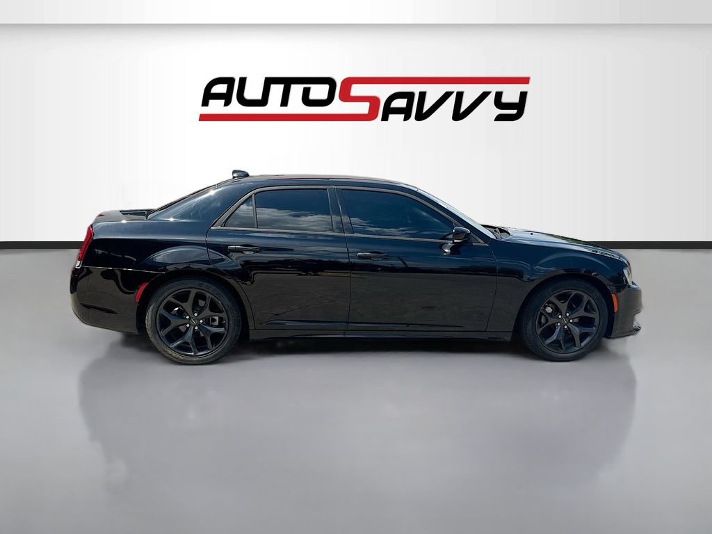 Used 2022 Chrysler 300 Touring L w/ Comfort Group RWD image 8