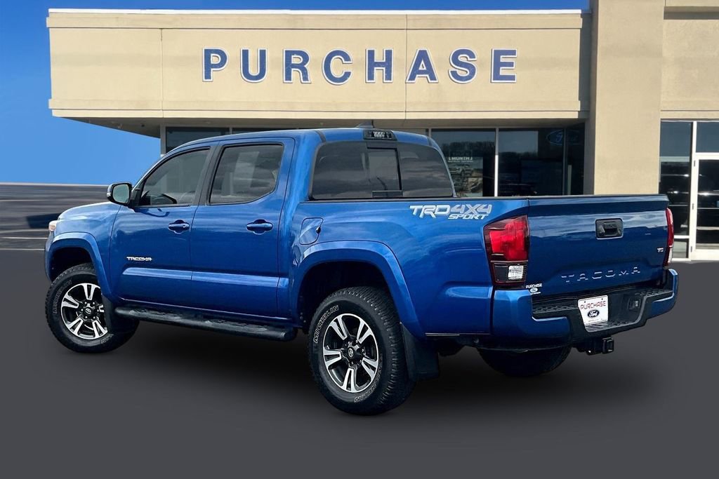 Used 2018 Toyota Tacoma TRD Sport w/ Technology Package image 4