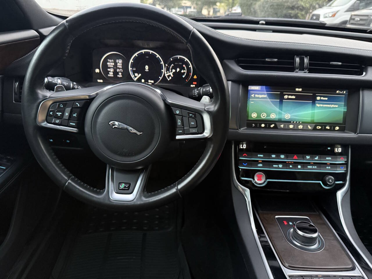 Used 2018 Jaguar XF R-Sport AWD/4WD image 4