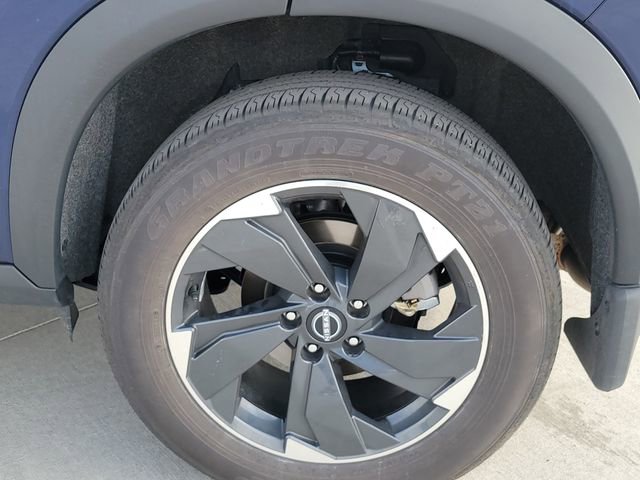 Used 2025 Nissan Rogue SV image 13