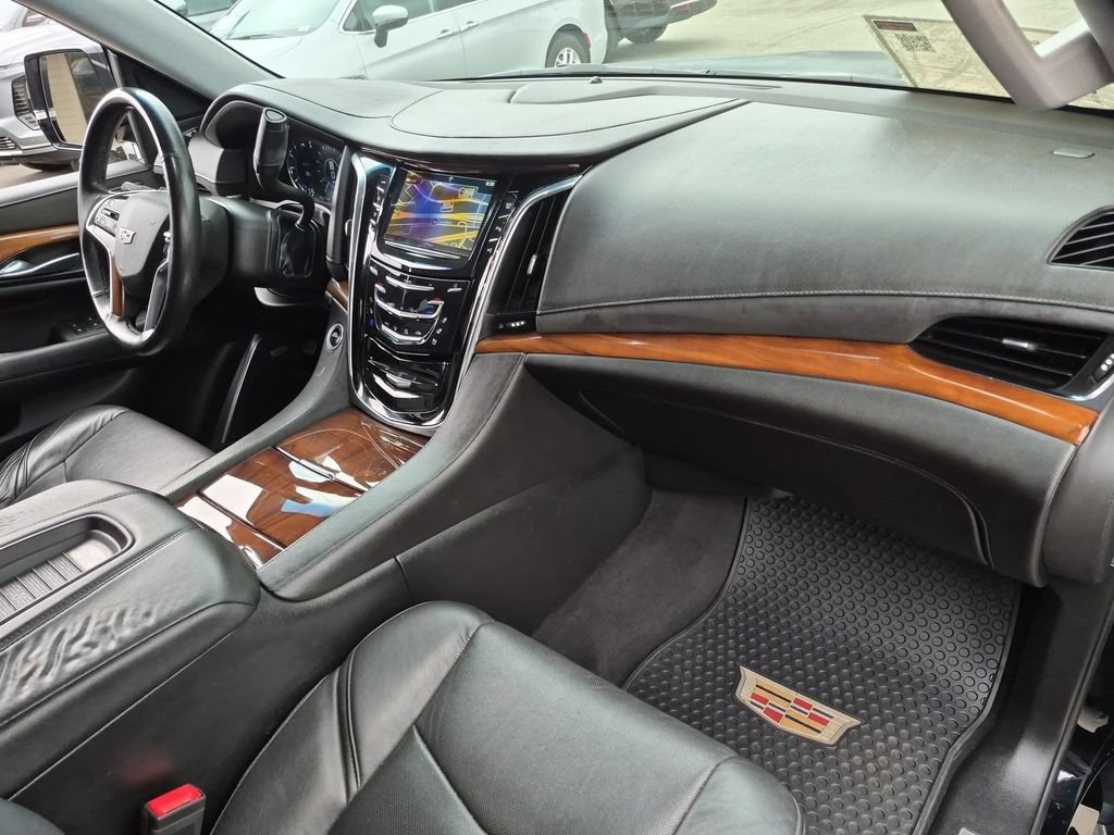 Used 2018 Cadillac Escalade 4WD image 21