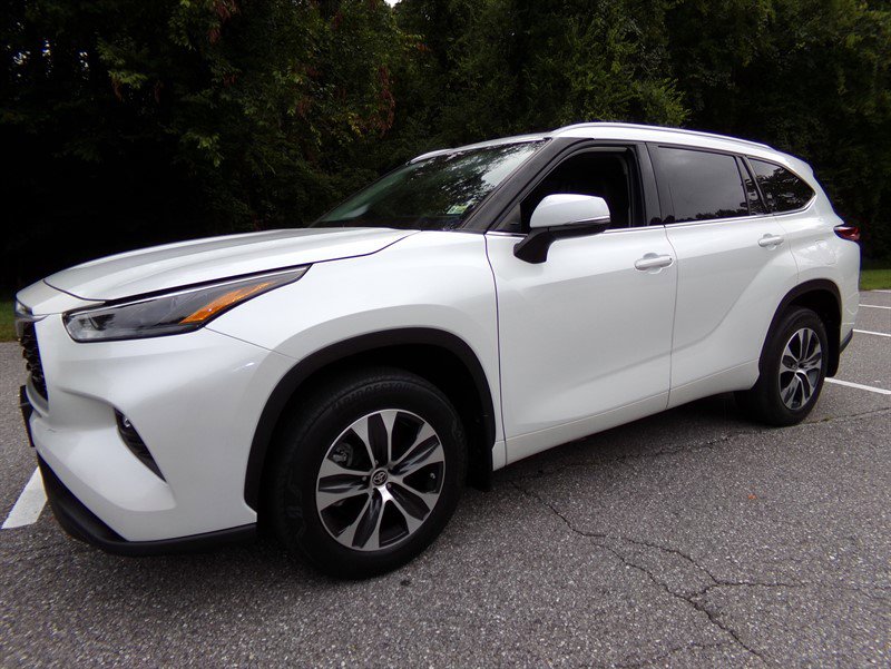 Used 2022 Toyota Highlander XLE video 1
