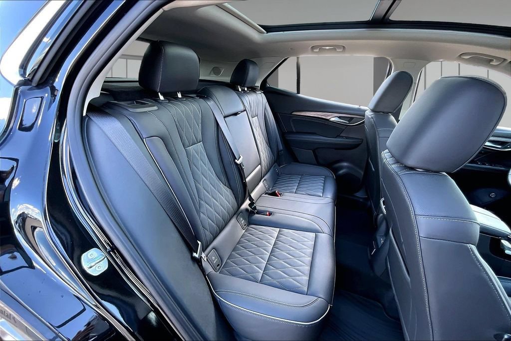 Used 2023 Buick Envision Avenir FWD image 29