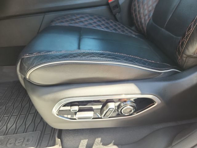 Used 2024 Jeep Grand Cherokee L Summit w/ Advanced Protech Group IV AWD/4WD image 15