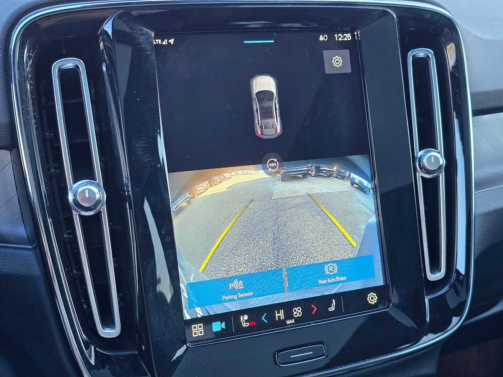 Certified 2023 Volvo C40 P8 Recharge Ultimate image 27