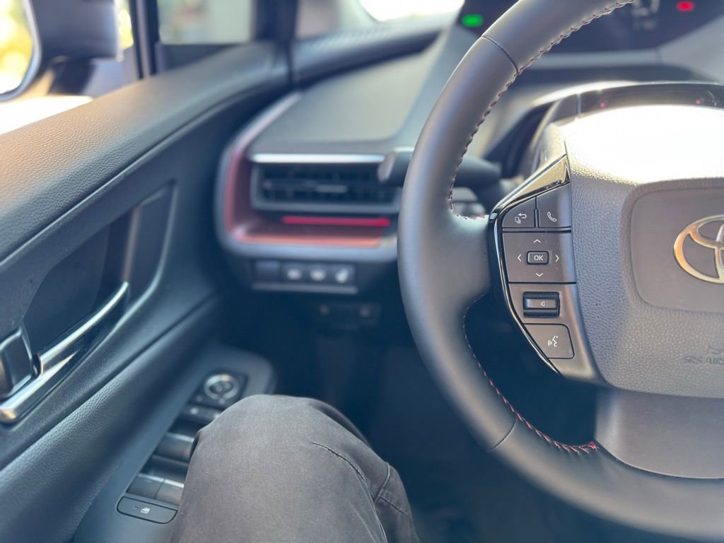 Used 2025 Toyota Prius Plug-In Hybrid image 7