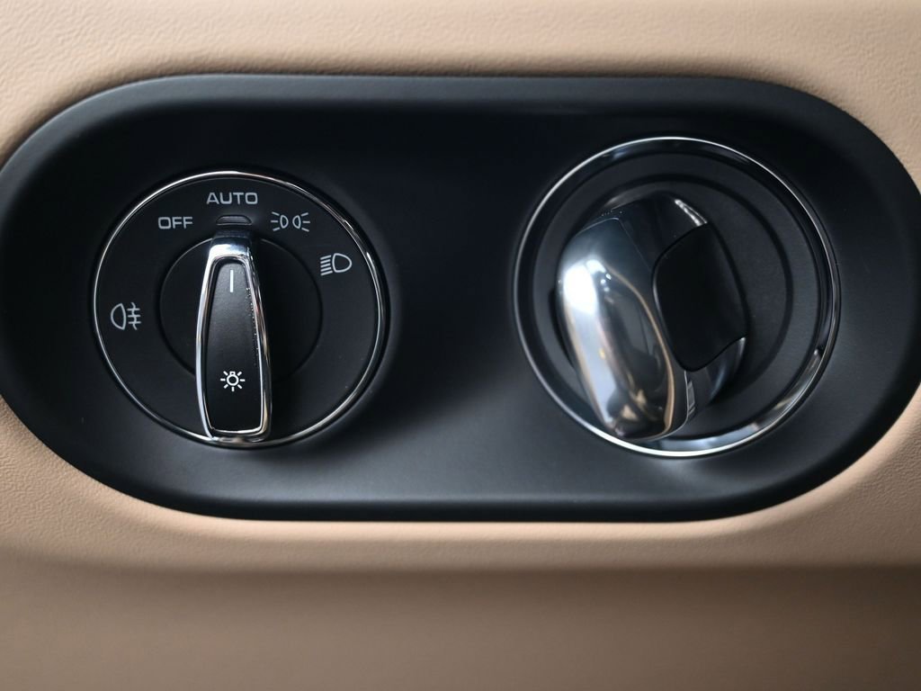 New 2026 Porsche Macan Turbo image 25