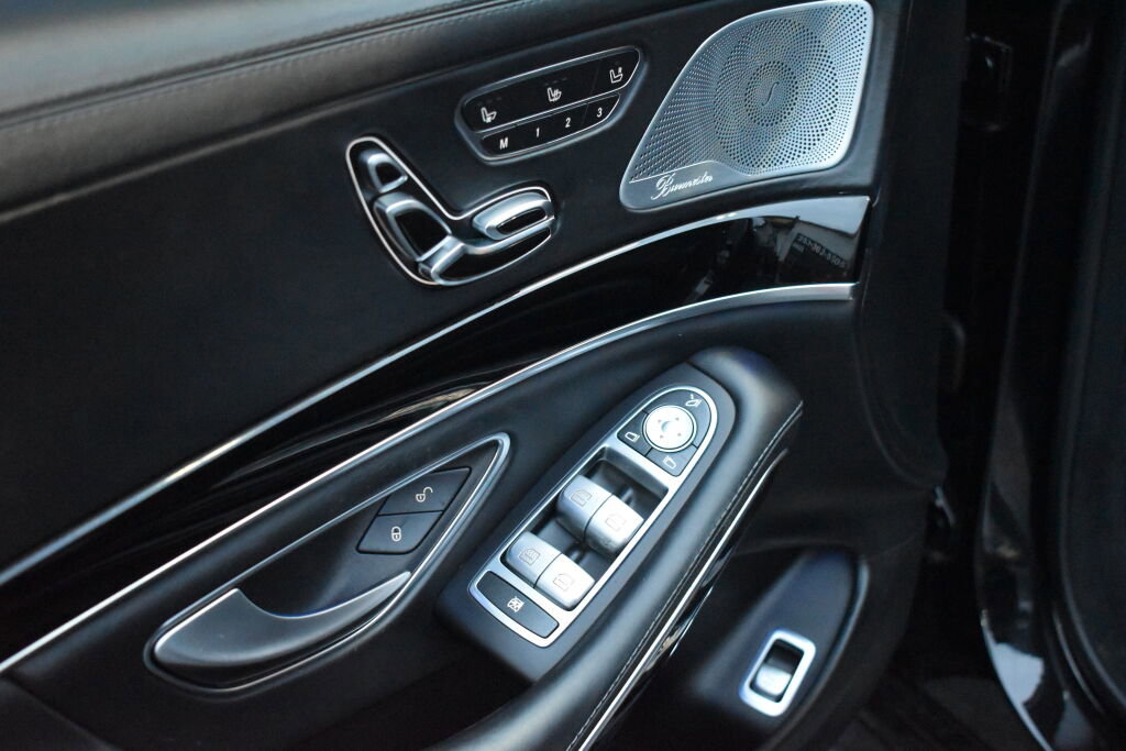 Used 2018 Mercedes-Benz S 560 Sedan w/ AMG Line Exterior image 15