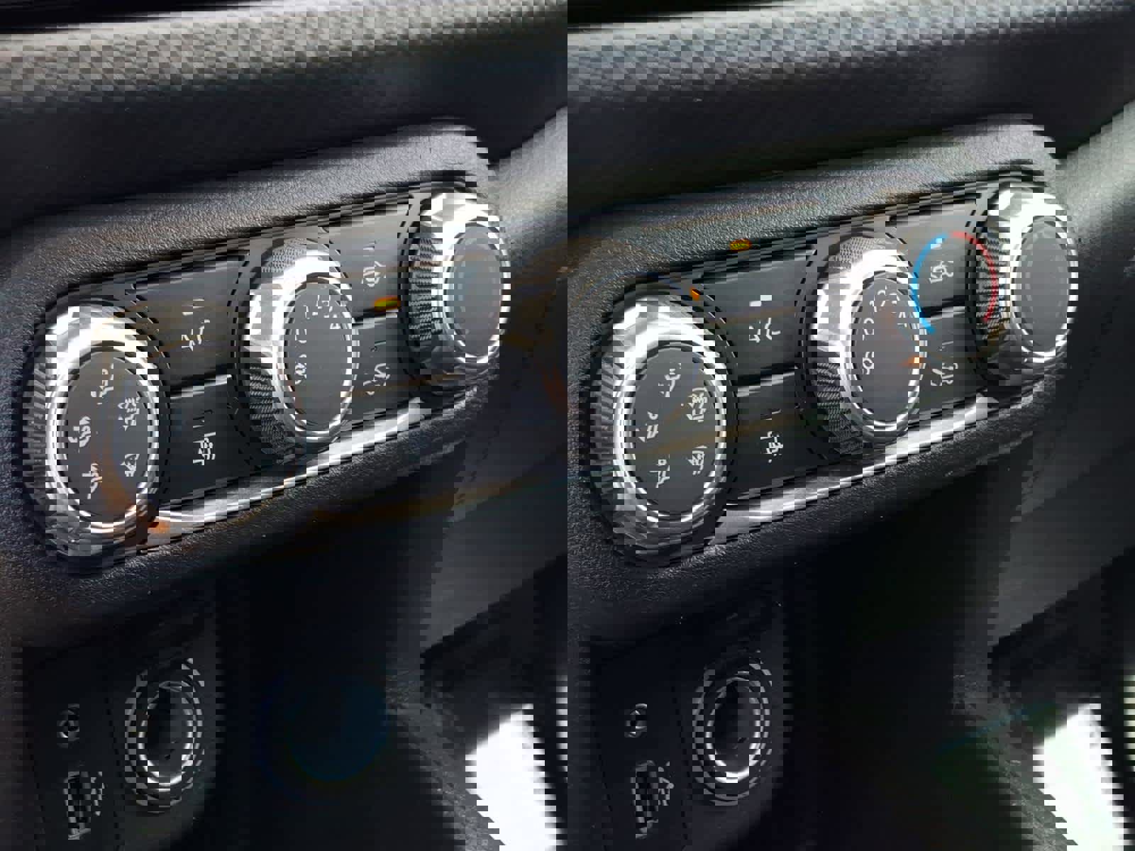 Used 2022 Nissan Kicks S image 37