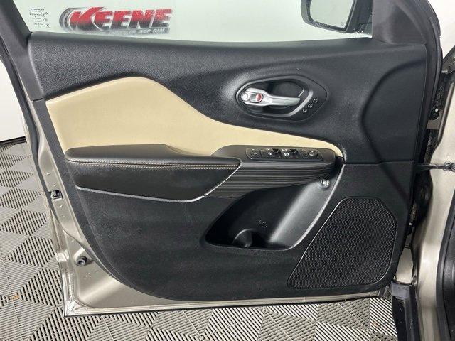 Used 2016 Jeep Cherokee Limited w/ Luxury Group image 21