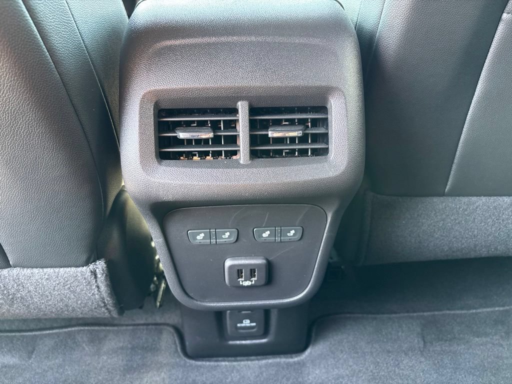 Used 2024 Chevrolet Equinox Premier FWD image 16