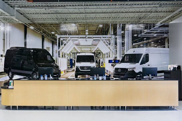 Used 2024 Mercedes-Benz Sprinter 144 Cargo image 19