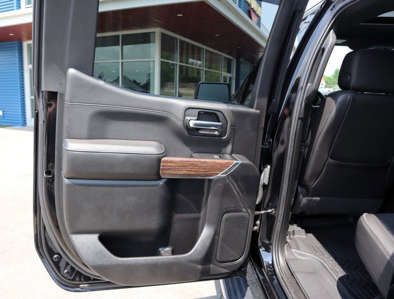 Used 2019 Chevrolet Silverado 1500 High Country w/ Technology Package image 18