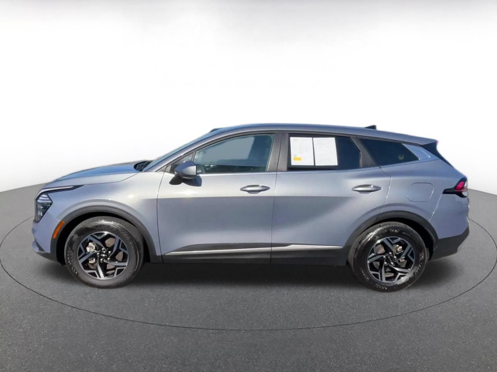Used 2025 Kia Sportage LX FWD image 7