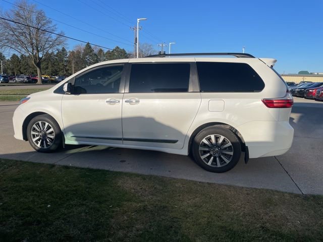 Used 2020 Toyota Sienna XLE image 7