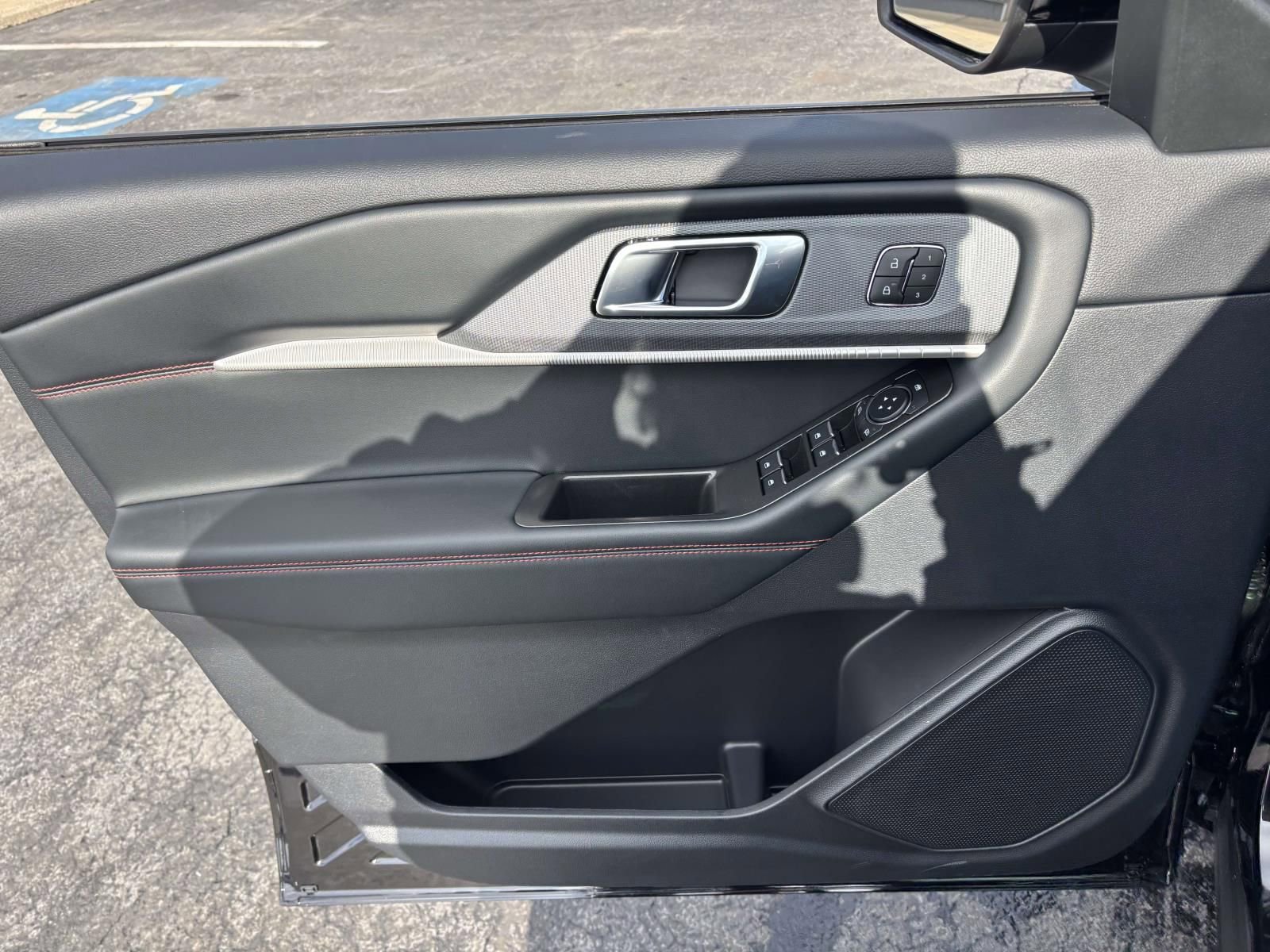 New 2026 Ford Explorer ST-Line w/ ST-Line Street Pack image 11