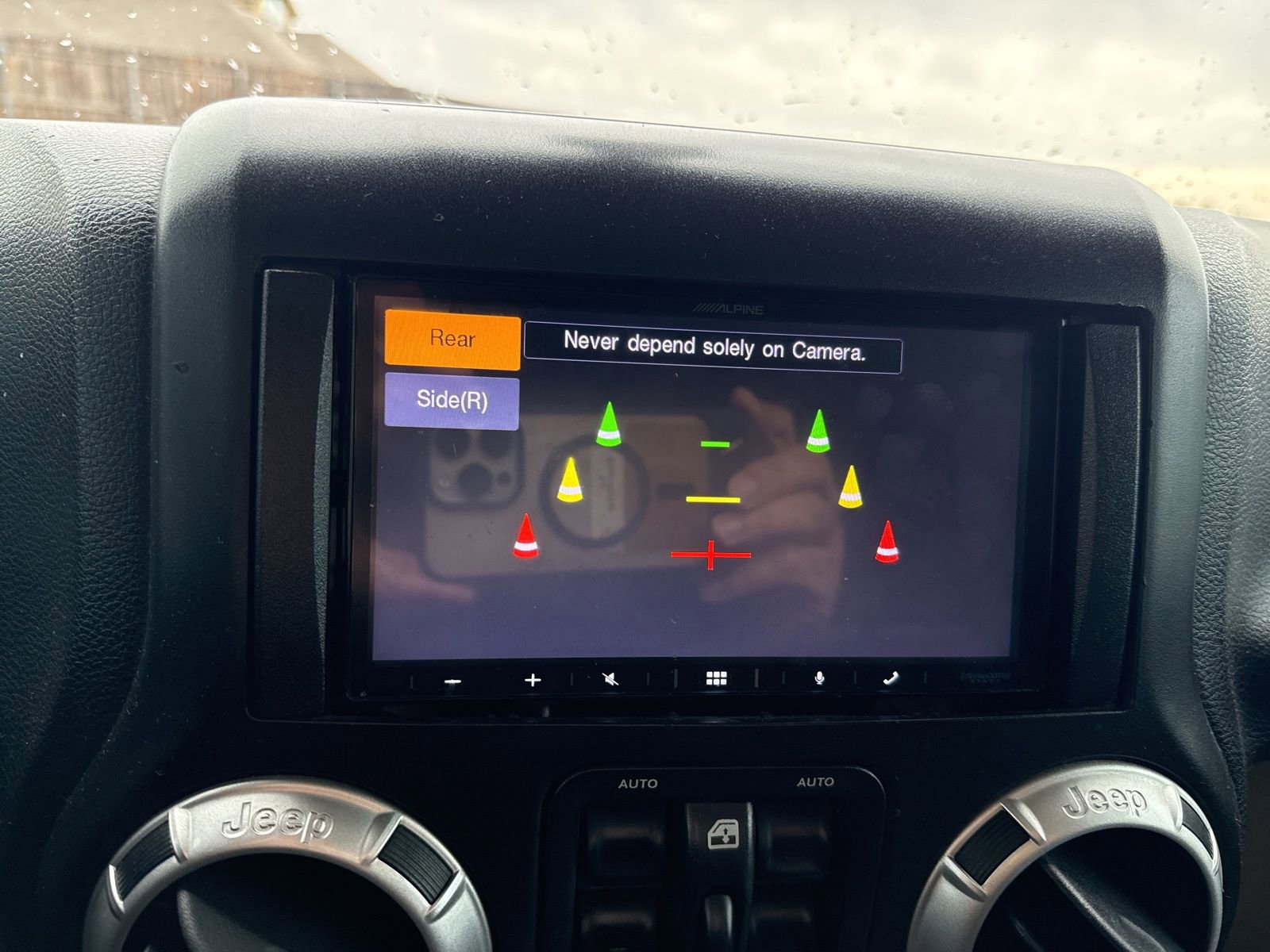 Used 2015 Jeep Wrangler Unlimited Rubicon w/ Max Tow Package image 28