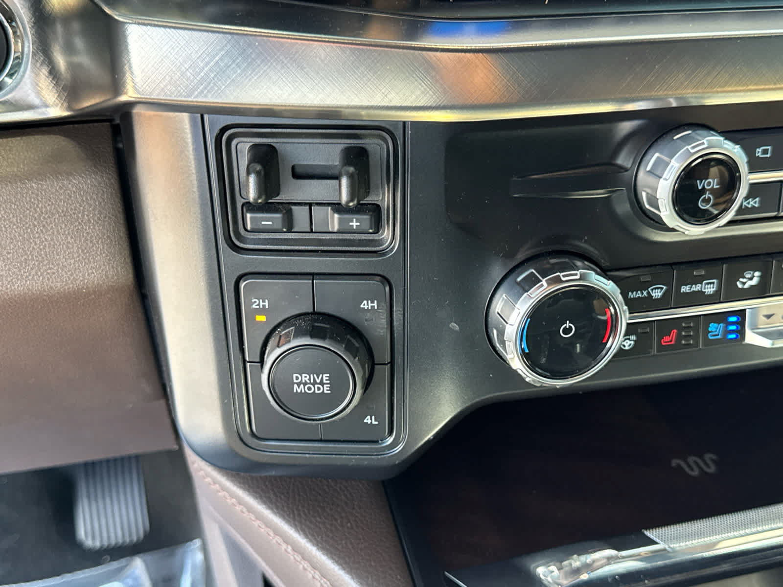 Certified 2026 Ford F450 King Ranch w/ FX4 Off-Road Package AWD/4WD image 29