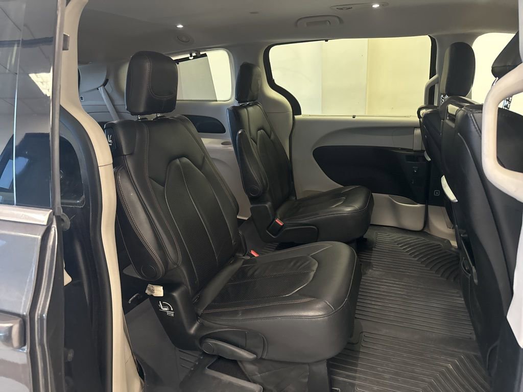 Used 2017 Chrysler Pacifica Touring-L Plus FWD image 20