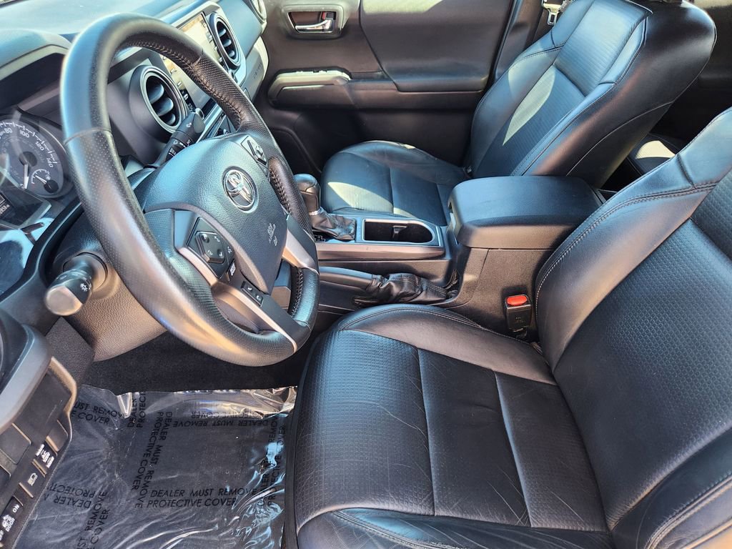 Used 2020 Toyota Tacoma TRD Sport w/ TRD Premium Sport Package AWD/4WD image 4