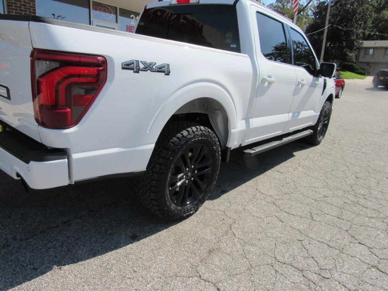 Used 2024 Ford F150 Lariat AWD/4WD image 12