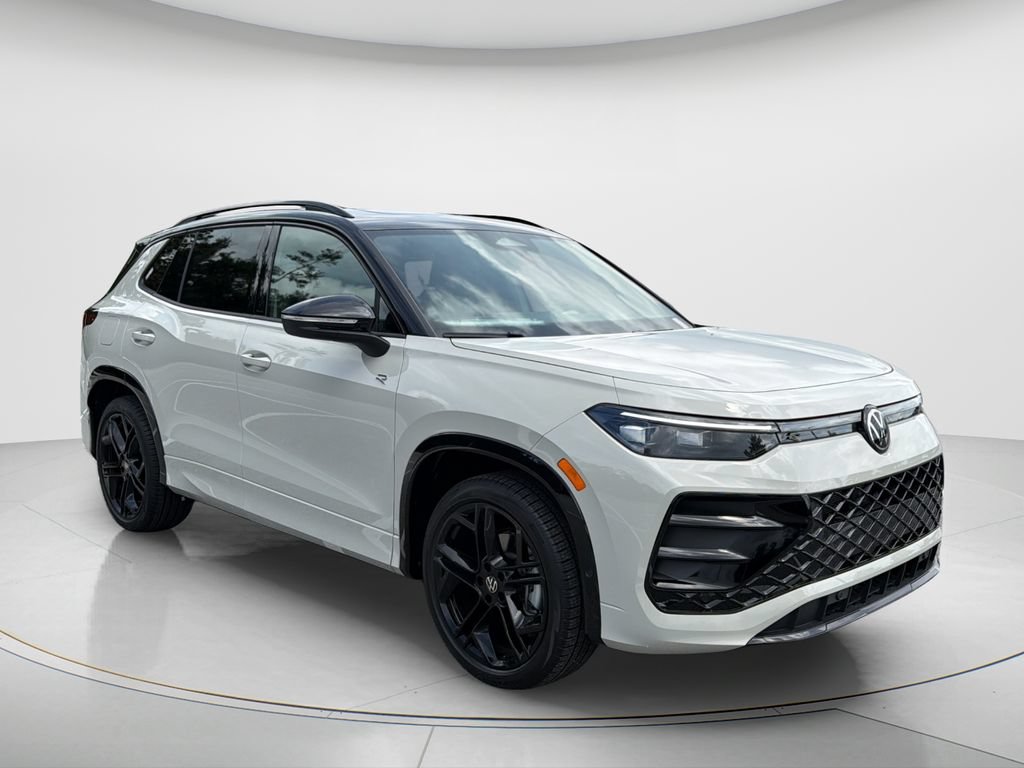 New 2026 Volkswagen Tiguan SE R-Line FWD image 3