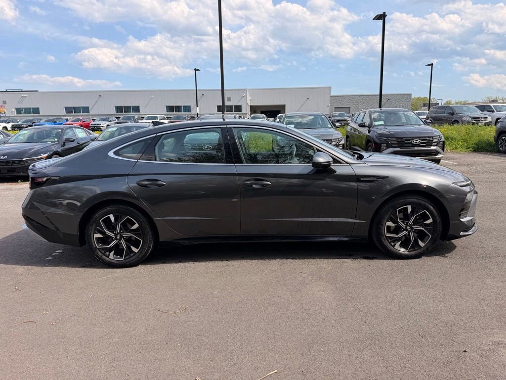 Certified 2025 Hyundai Sonata SEL FWD image 2