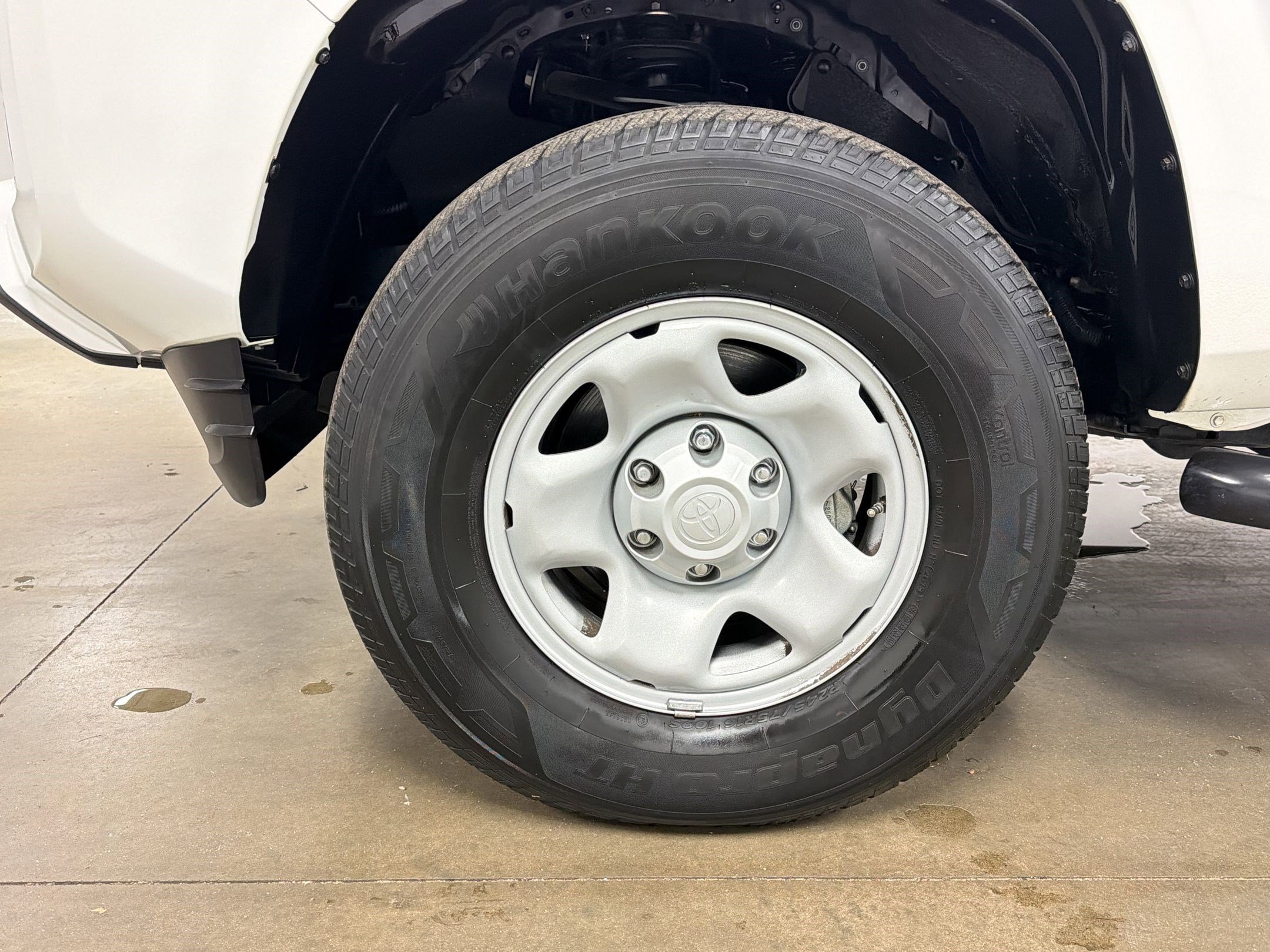 Used 2018 Toyota Tacoma SR w/ SR Convenience Package image 10