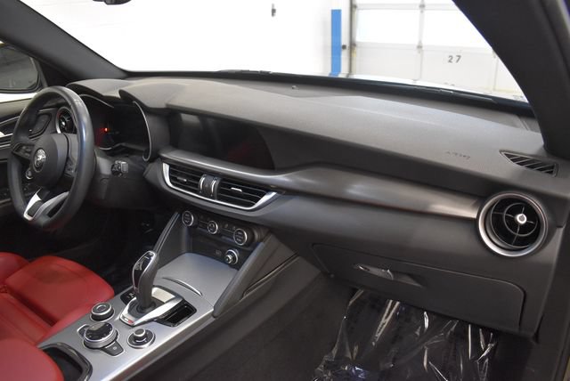 Used 2024 Alfa Romeo Stelvio Ti w/ Performance Driving Package AWD/4WD image 18