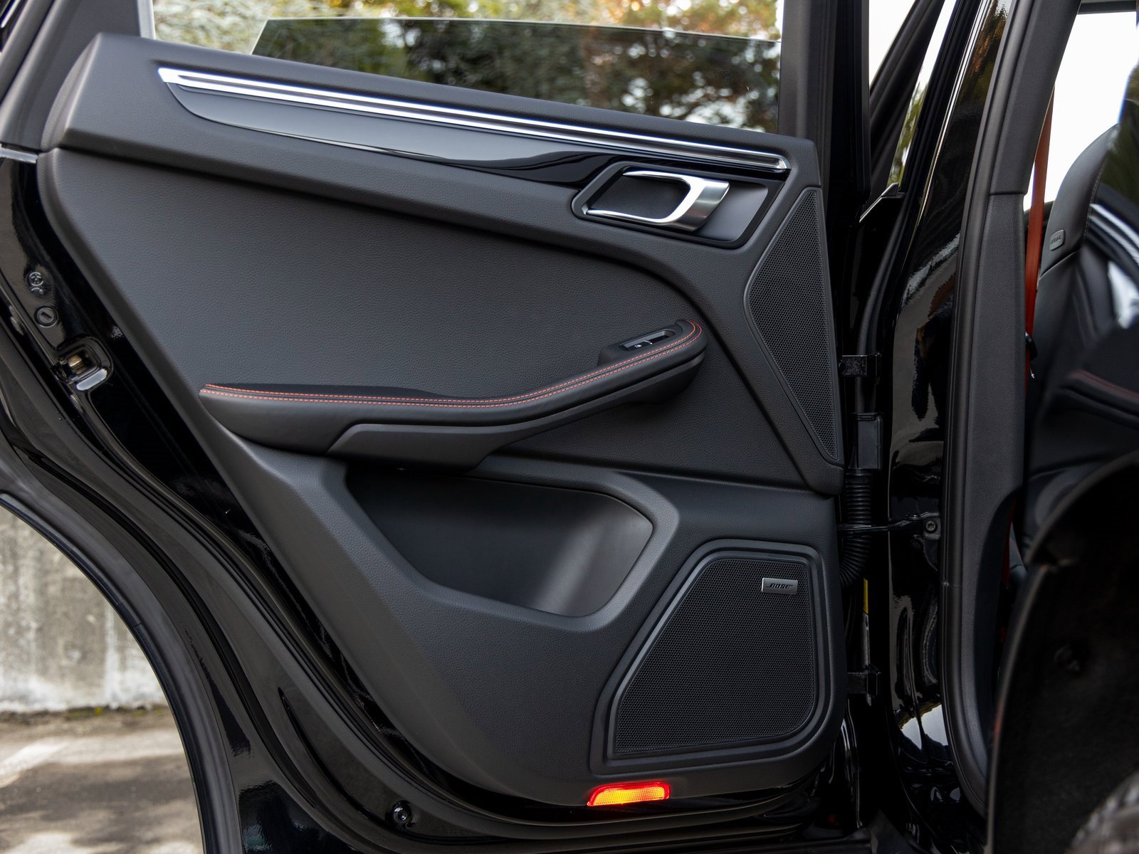 New 2026 Porsche Macan image 36