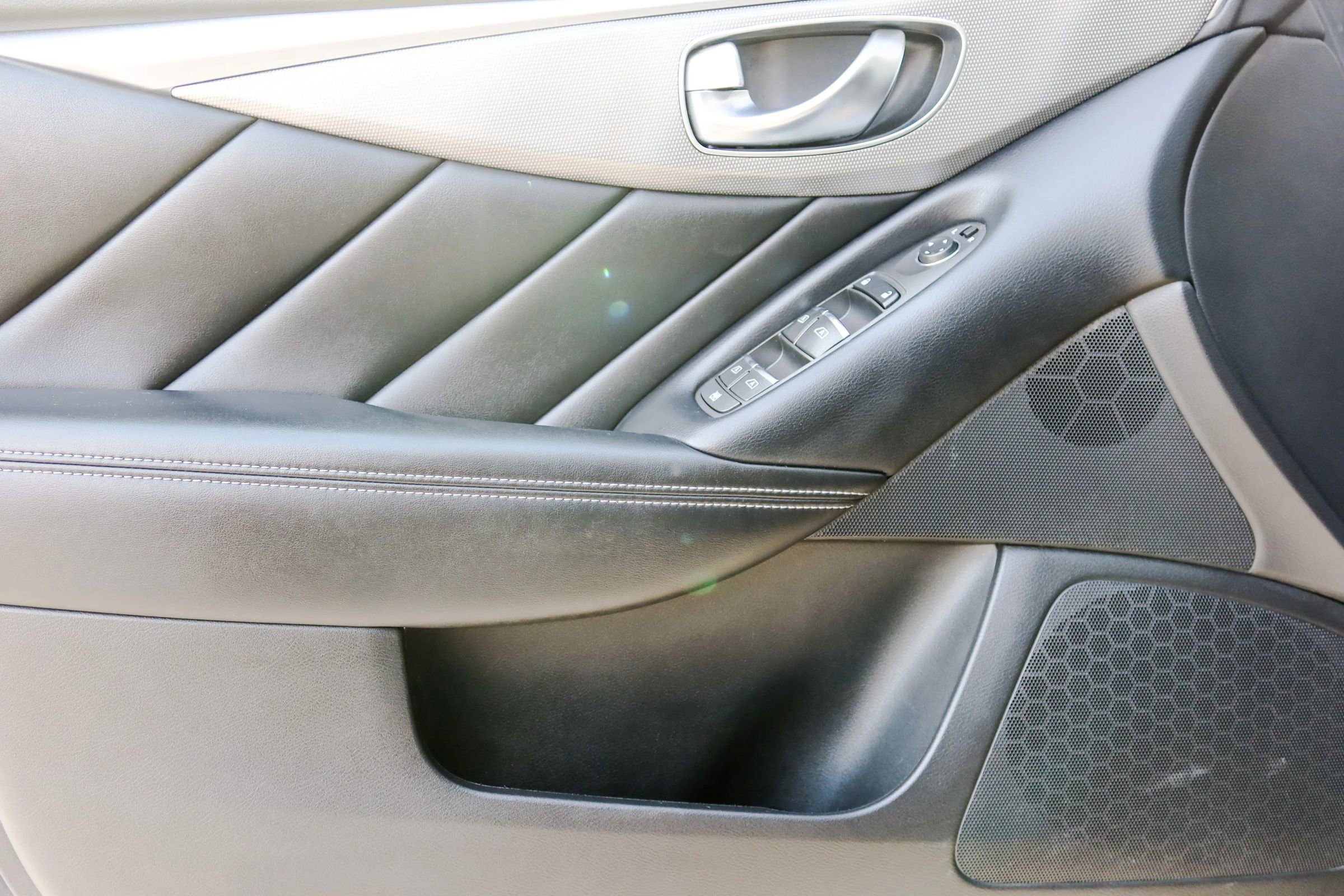 Used 2015 INFINITI Q50 Premium w/ Navigation Package image 8