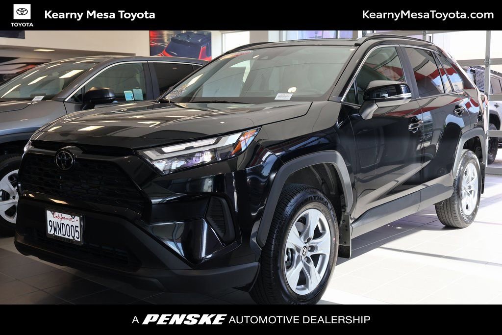 Used 2025 Toyota RAV4 XLE w/ Convenience Package FWD image 1