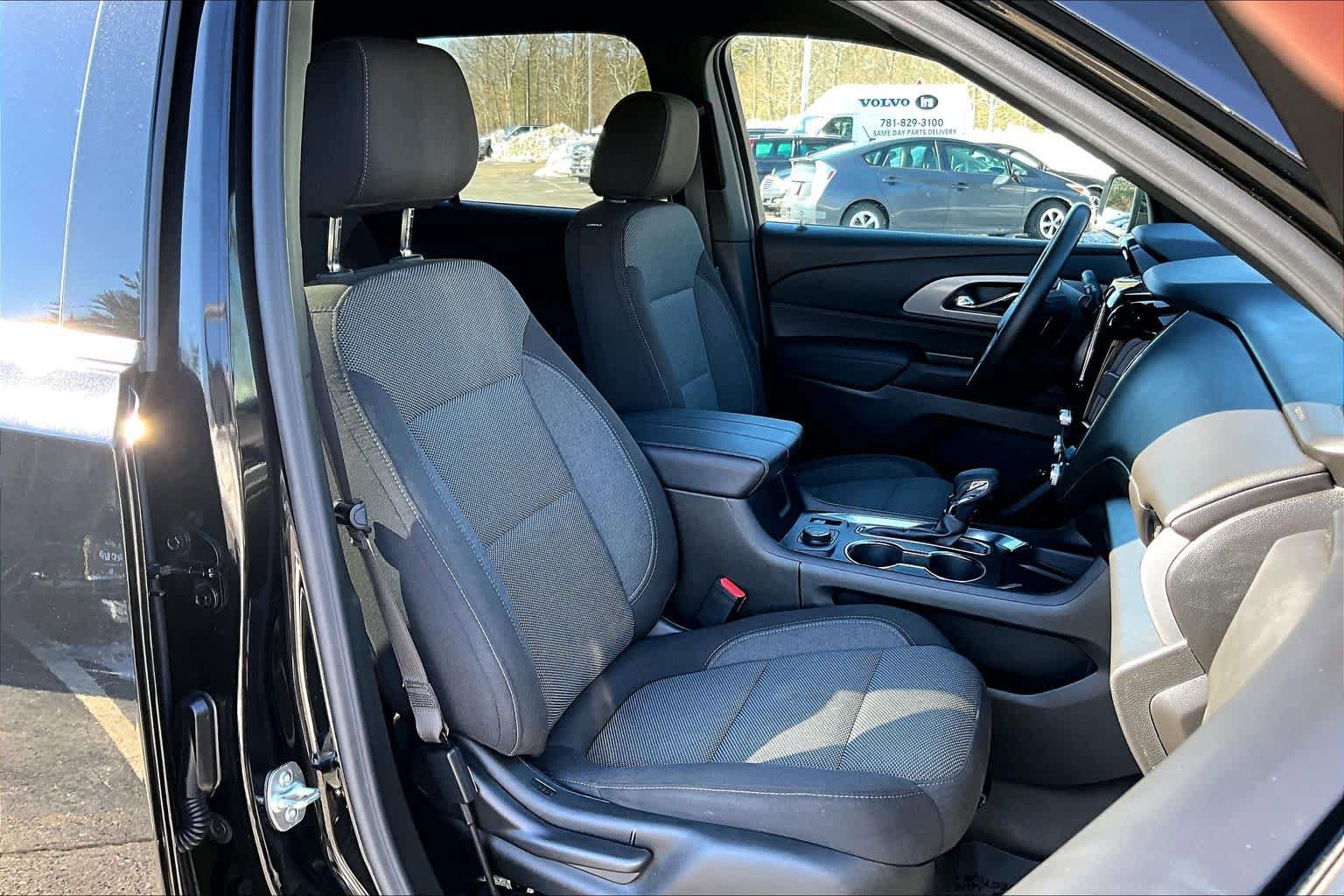 Used 2023 Chevrolet Traverse LT image 8