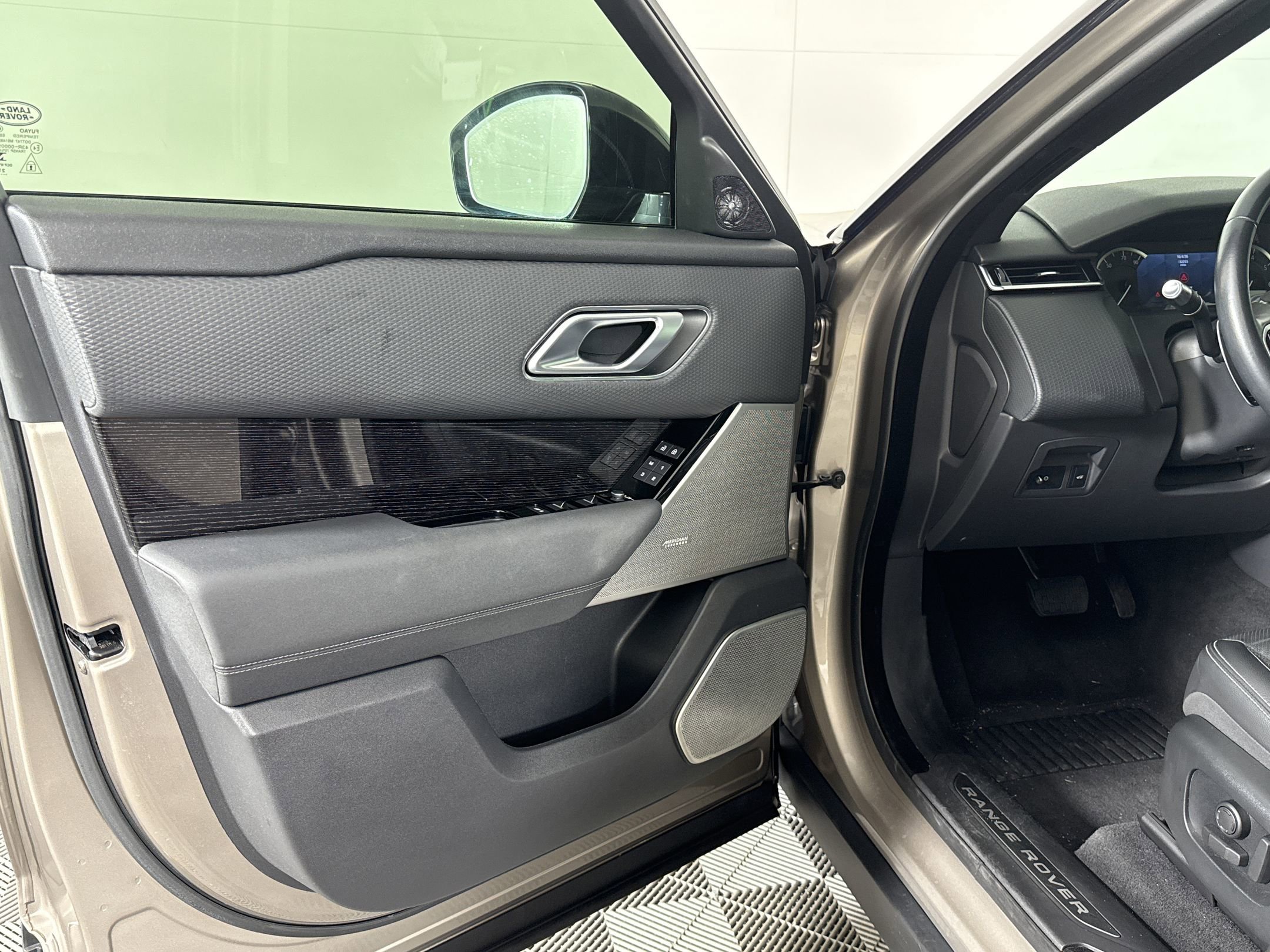 Used 2022 Land Rover Range Rover Velar S image 17