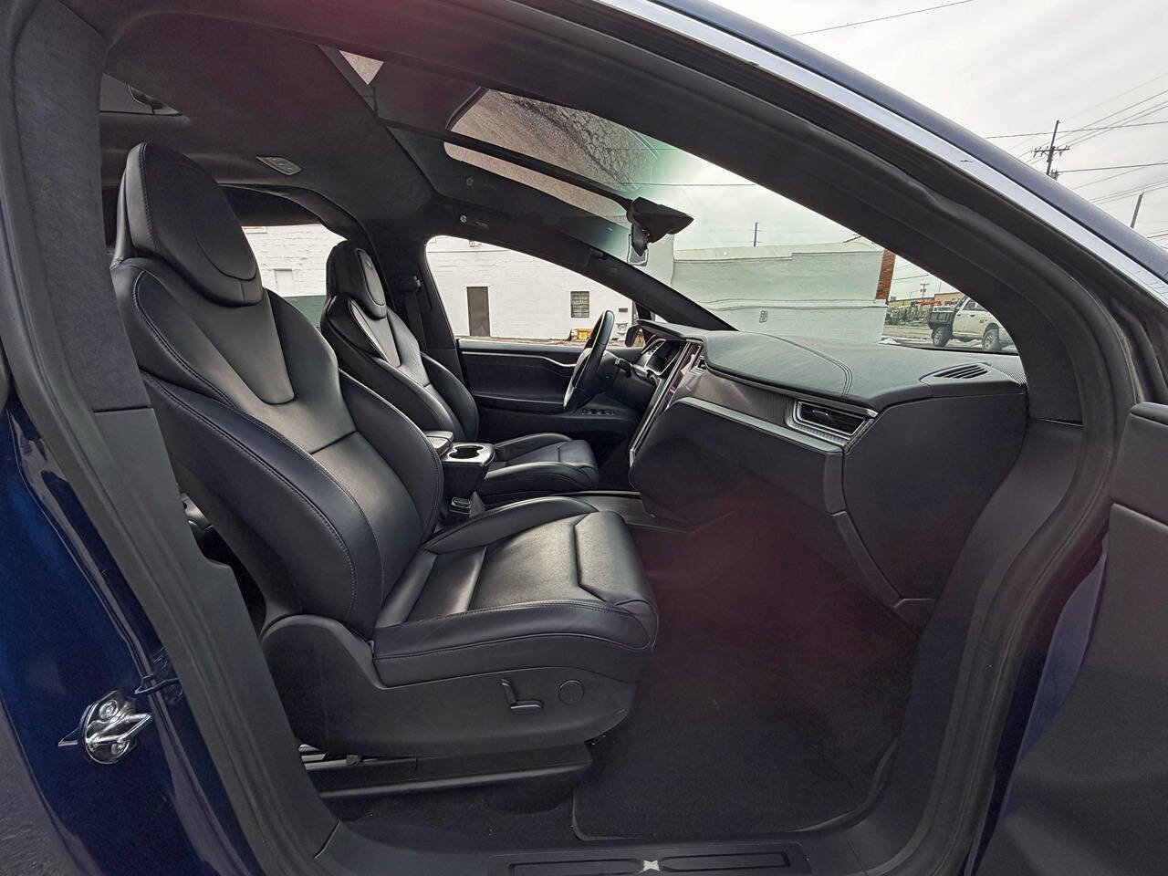 Used 2017 Tesla Model X 75D image 16